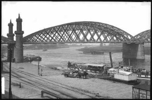 Riesa. Elbbrücke mit Dampfer Bohemia