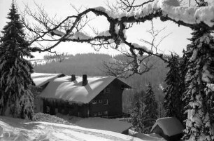 Feldberg: Hotel Jägermatt tief verschneit