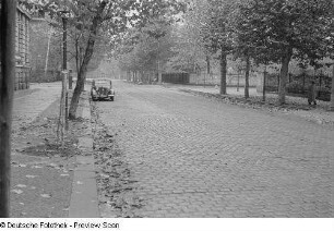 Blick in eine Straße mit einem Opel P4