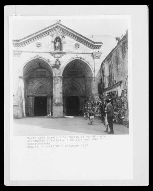 Santuario di San Michele Archangelo — Vorhalle