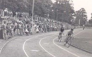 Sportfest "Das grosse Spiel" am 13.07.1957. Radwettbewerb. Detmold. Lagesche Str. Papierabzug