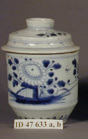 Teebecher mit Deckel (Apothekengefäß)