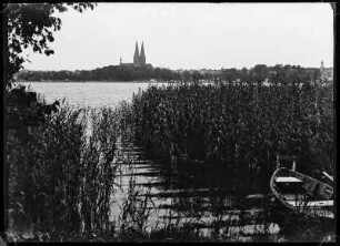 Neuruppin. Partie am See. Blick über den See zur Klosterkirche Sankt Trinitatis