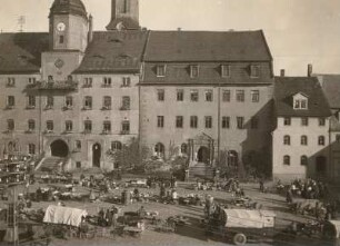 Roßwein. Tuchmacherhaus und Rathaus am Markt
