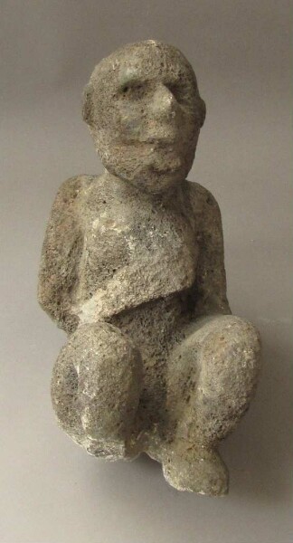 Figure en pierre (fragmentée)