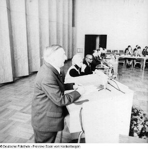 Internationale Kommunalpolitiker: Vorbereitungskommision? für das 9. Kolloquium (1972.03); Uno Vereinigung im Rathaus (1972.03.20); Schwedische Kommunalpolitiker mit Böhme (1972.07); Wrozlawer Stadtverordnete (1972.12); Ostrawa (1973.05); Präsident der französischen Abgeordneten (1974.01)