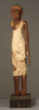 Statuette einer stehenden Frau mit halblangem Gewand