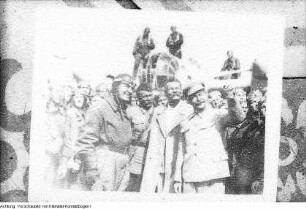 Dresden, Rede von Prof. Hanns Eisler gegen die Außenpolitik der USA anlässlich der Aufführung des nordkoreanischen Films "Pestflöhe", Reproduktion: Moskau, Josef Stalin und Maxim Gorki, April 1952