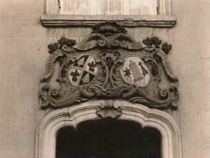 Wappen des Geschlechtes von Pflugk und der Stadt Strehla : Wappen am Rathaus von Strehla
