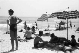 St. Konstantin: Gruppen am Strand