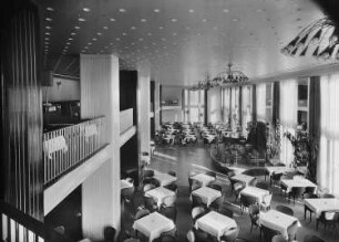 Dresden, Altmarkt, Café Prag, Innenraum mit Galerie