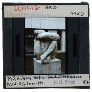 München, Uhlig, Sitzende Figur
