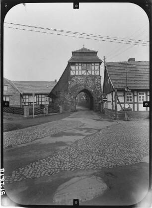 Neustadt/Harz. Torhaus (um 1450, Erneuerung 17. Jh.). Feldseite