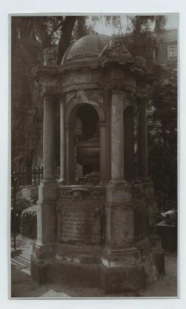 Innerer Neustädter Friedhof, Dresden Grabmal Festungssteinmetzmeisters Johann Christian Beck: Ansicht