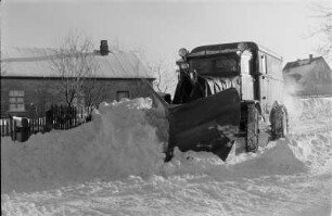 Reportage "Was kostet der Schnee?". Schneepflug im Einsatz