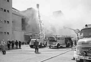Großbrand beim Karlsruher Geschenke-Versandhaus Heinrich Heine