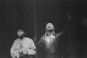 Szenenbilder aus "Der Nachbar des Herrn Pansa", Schauspiel von Günter Rücker in der Inszenierung von Friedo Solter (Bühnenbild: Wolfgang Mattheuer). Deutsches Theater Berlin, 11.10.1969 (Uraufführung Oktober 1969)