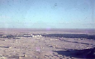 Palmyra Burg [Blick zum] Tal d. Gräber + Oase