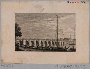 Die Elbbrücke (alte Augustusbrücke, 1727-31 von Pöppelmann) in Dresden, Blick von der Uferstraße "An der Elbe" (1820 angelegt, ab 1879 Terassenufer) nach Nordwesten auf die Neustadt, im Vordergrund Arbeiter und Boote