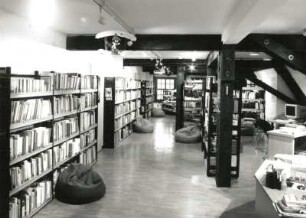 Taucha. Wohnhaus (Gaststätte "Bacchuskeller", Heimatmuseum und Stadtbibliothek), Brauhausstraße 24/Ecke Eilenburger Straße (1680). Kinderbibliothek. Lesesaal und Ausleihe