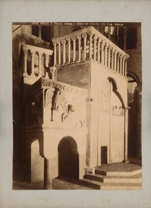 Santo Stefano (Santo Sepolcro), Bologna: Innenraum, Kanzel und Kalvarien-Altar