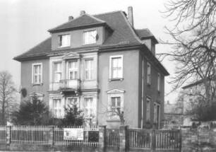 Dresden-Neustadt, Radeberger Straße 3. Wohnhaus. Straßenansicht mit Einfriedung