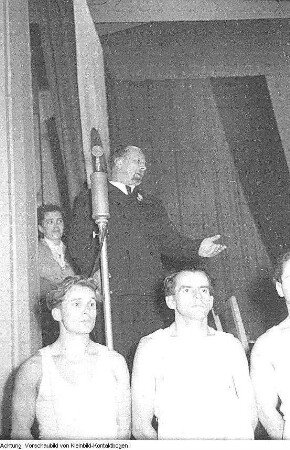 Walter Ulbricht, Generalsekretärs der SED, während einer Rede vor Sportlern der DDR, 1951