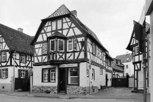 Wohnhaus; Oberursel, Eppsteiner Straße 11