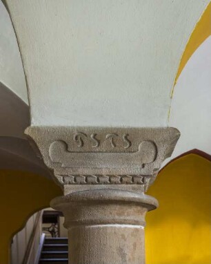Monogrammiertes Kapitell im Haus Siebeck