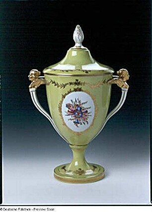 Doppelhenkelvase mit Deckel