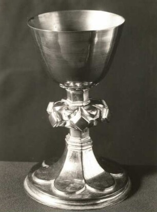 Döbeln, Nikolaikirche. Abendmahlskelch, genannt "Armsünderkelch". Kupfer, vergoldet, Cuppa verzinnt; Höhe 17 cm, Fußbreite 11,8 cm. Nach 1500