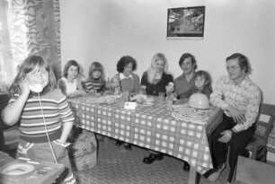 Unterstützung für die beim Brand in einer Wohnanlage in der Lindenallee geschädigte Familie Guthier durch die Kindergruppe "Schmetterlinge" der Förderkreis-Spielstube Oberreut