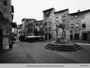 Piazza della Cisterna, San Gimignano