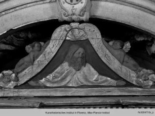 Altar des Heiligen Heliodor : Altarbekrönung mit Gottvater