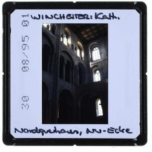 Winchester, Kathedrale : Innenansicht nördliches Querhaus in Richtung Nordwesten