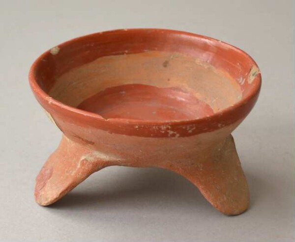 Tripod clay vessel