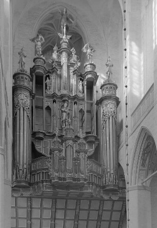 Dreimanualige Orgel (1659). Stralsund, Marienkirche : Dreimanualige Orgel III/51 (1655-1659; F. Stellwagen, Erneuerung 1828; C. A. Buchholz, Wiederaufbau 1952-1959; K. Schuke). Stralsund. St.-Marien-Kirche