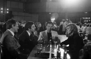 38. Tagung 1988 Physik; Studentenabend; Gruppe am Tisch
