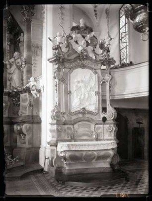 katholische Stadtpfarrkirche; südlicher Seitenaltar