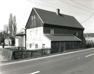 Ottendorf-Okrilla, Radeberger Straße 43. Dreiseithof (1701/1800). Auszugshaus