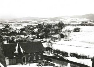 Wilthen, Östlicher Ortsteil gegen Bieleboh, Pickaer Berg und Kälbersteine, Blick nach SO