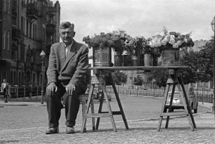 Berlin-Kreuzberg : In Berlin-Kreuzberg, Kottbuser Brücke Ecke Planufer (mit meinem Fiat 500)