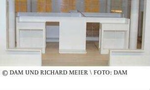 Museum für Kunsthandwerk - Modell des Innenraumes mit Vitrinen