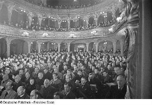 Bezirksparteitag der SPD im Theater am Schiffbauerdamm in Berlin