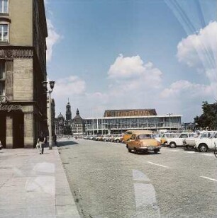 Dresden. Altmarkt Westseite und Kulturpalast
