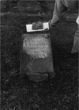 Grabstein 23