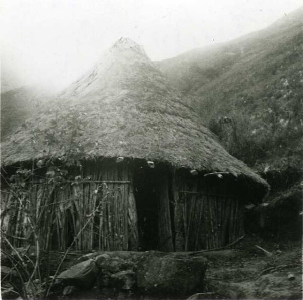 Maison de réunion, à Donachui.