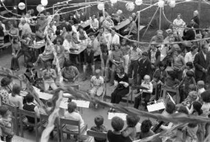 Sommerfest für Spätaussiedler im Übergangswohnheim in der Wolfartsweierer Straße 5