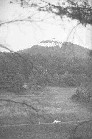 Leinleiter Tal: Schloss Greifenstein über dem Leinleiter Tal