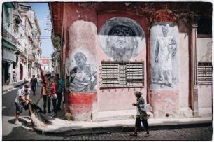 Palmwedelverkäufer und Graffiti, Havanna